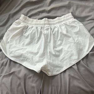 white lululemon hotty hot 2.5 inch